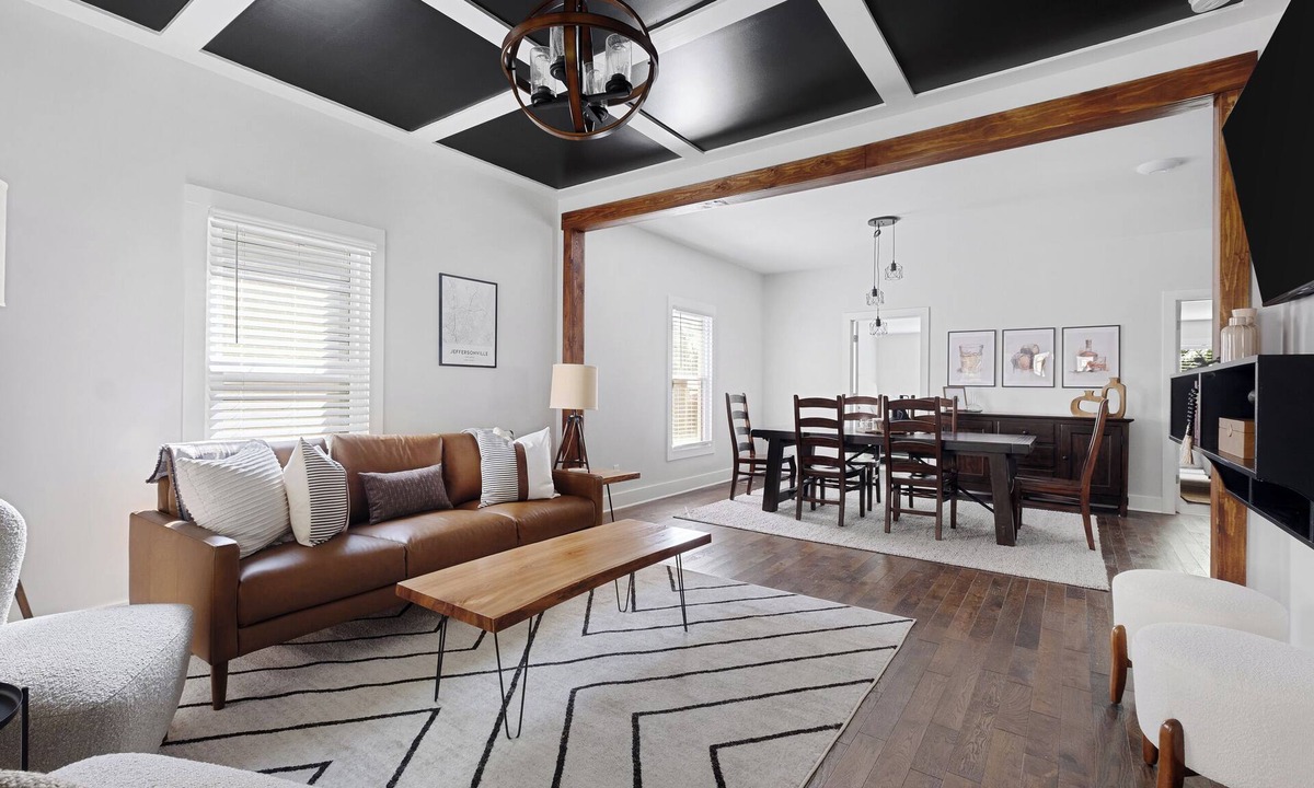 Jeffersonville House | River City Retreat