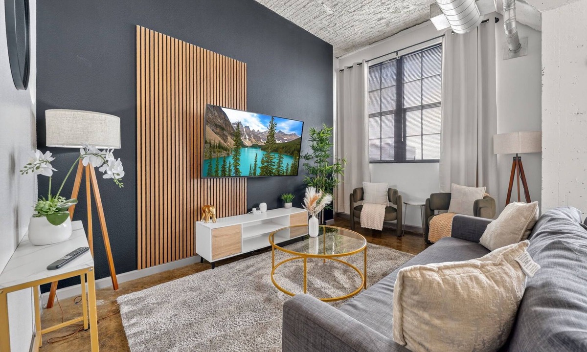 River Market Apartment | River Market Loft Retreat King Bed Parking
