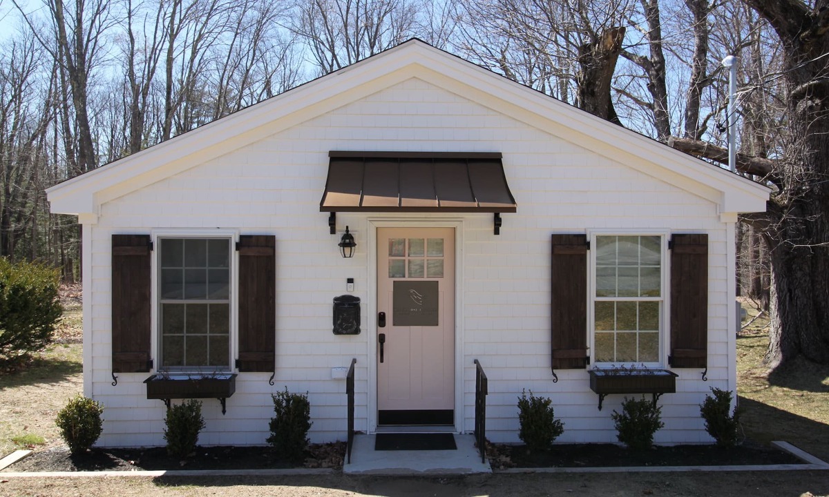 Kennebunk Cottage | River Rose Cottage River/Tub/Fireplace