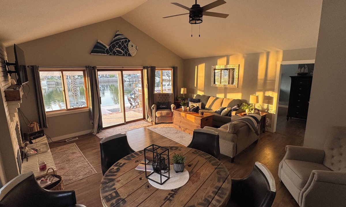 Bay City House | River Trail Retreat by the Bay