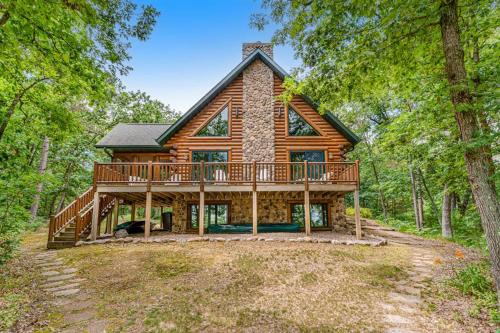 Lyndon Station House | River Woods Retreat