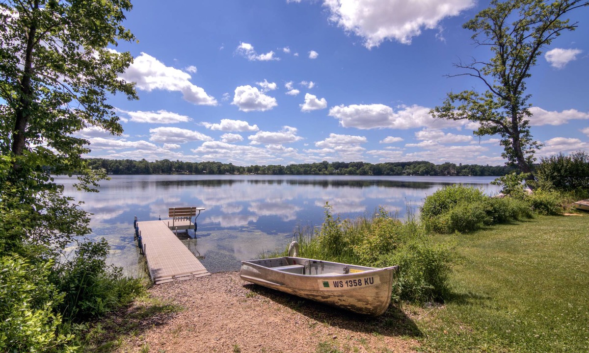 Amery House | Riverfront cabin with kayaks and canoes