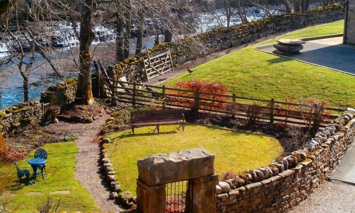 Bainbridge Bed & Breakfast | Riverside B & B