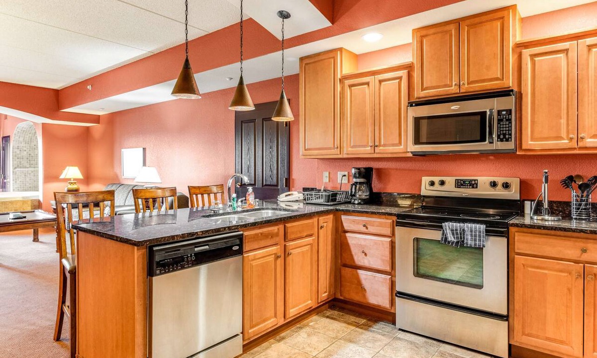 Wisconsin Dells Condo | Riverside Golf Resort Condo with Full Kitchen