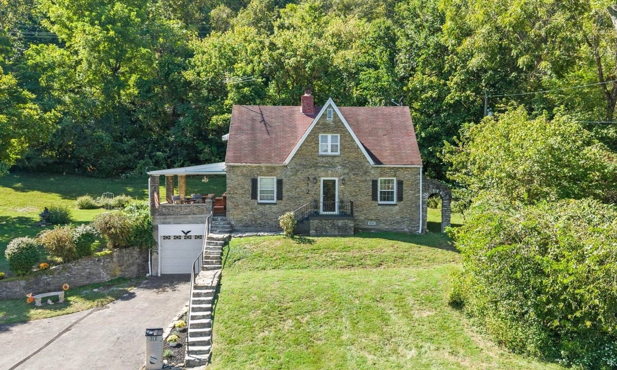 Lawrenceburg House | Riverside Storybook Cottage