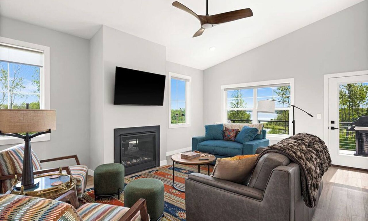 Riverside Condo | RiverWest Hunters Lookout - Riverfront - Dog Friendly - Upper level