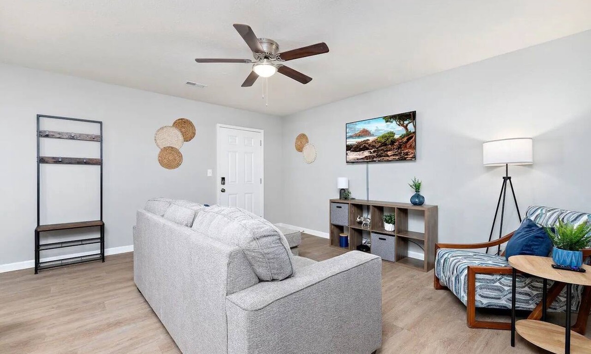 Lawrence Apartment | Rock Chalk Villa 2Bedroom 1bath Free Parking & WiFi
