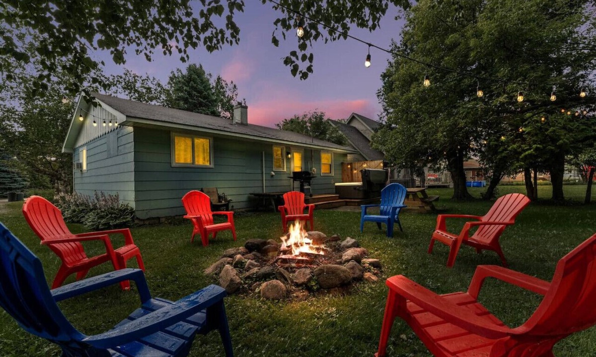 Port Sanilac House | Rock n Roll! DT 2bd home! Walk to beach, bars&more