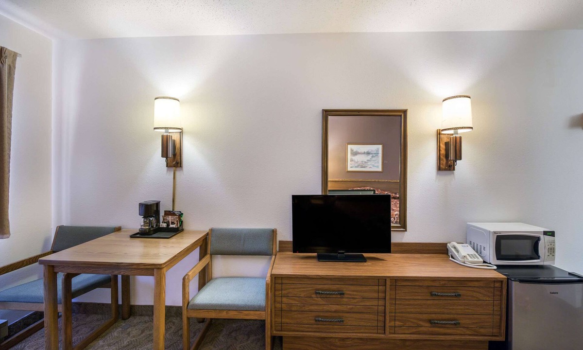 Wibaux Hotel | Rodeway Inn Gateway to Medora T-Roosevelt & Makoshika State Park