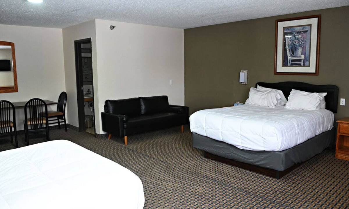 Hibbing Hotel | Rodeway Inn Hibbing