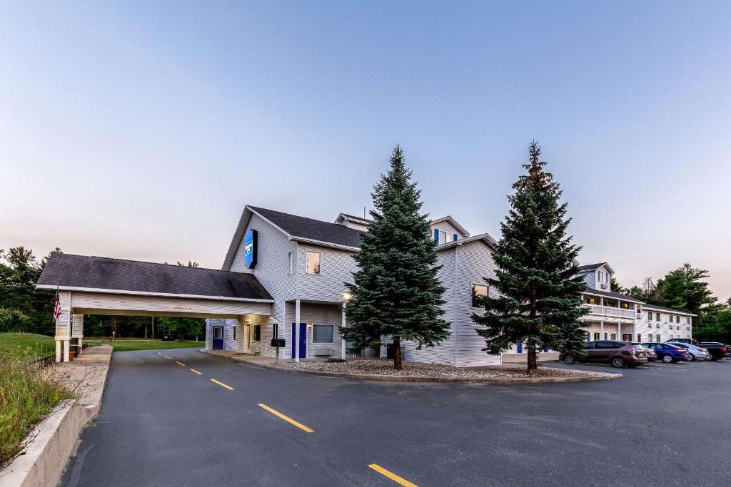 Ludington Hotel | Rodeway Inn Ludington