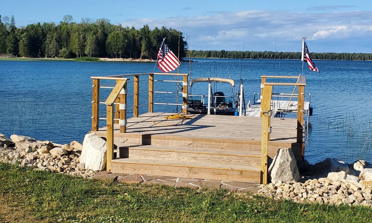 Rowleys Bay Cottage | Rogers Cottage on water front Rowley’s Bay