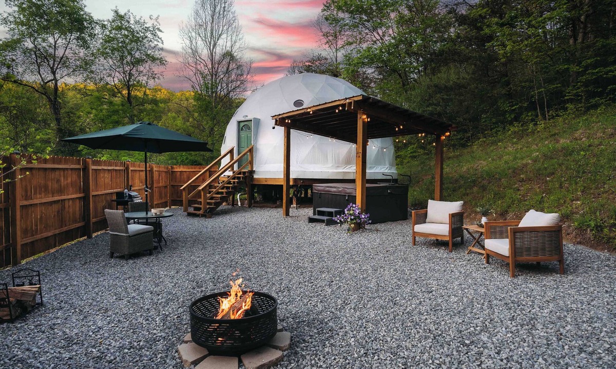 New Marshfield Cabin | Romantic Couples Luxury Dome- Hot Tub/Heated Floors