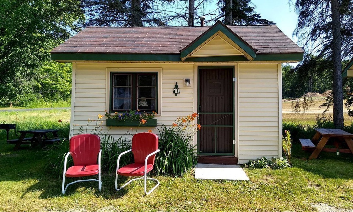 Cadillac Cabin | Romantic Escapes Await in this Charming Cabin in Cadillac, Michigan