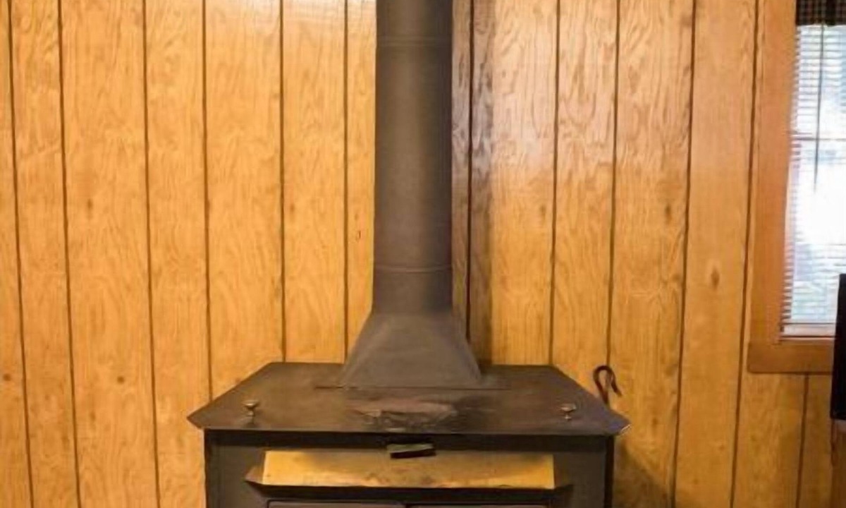 Triumph Cabin | Romantic Wilderness cabin near Starved Rock at Kishauwau Cabins - 2 adult max