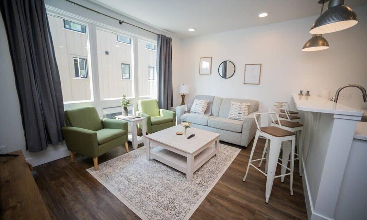 Traverse City Condo | Rooftop Condo in TC w/Bay Views