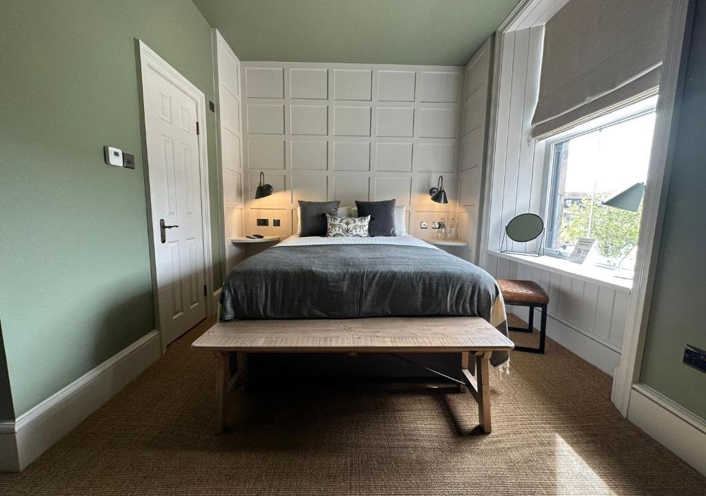 Helensburgh Hotel | Rooms Above Sugar Boat