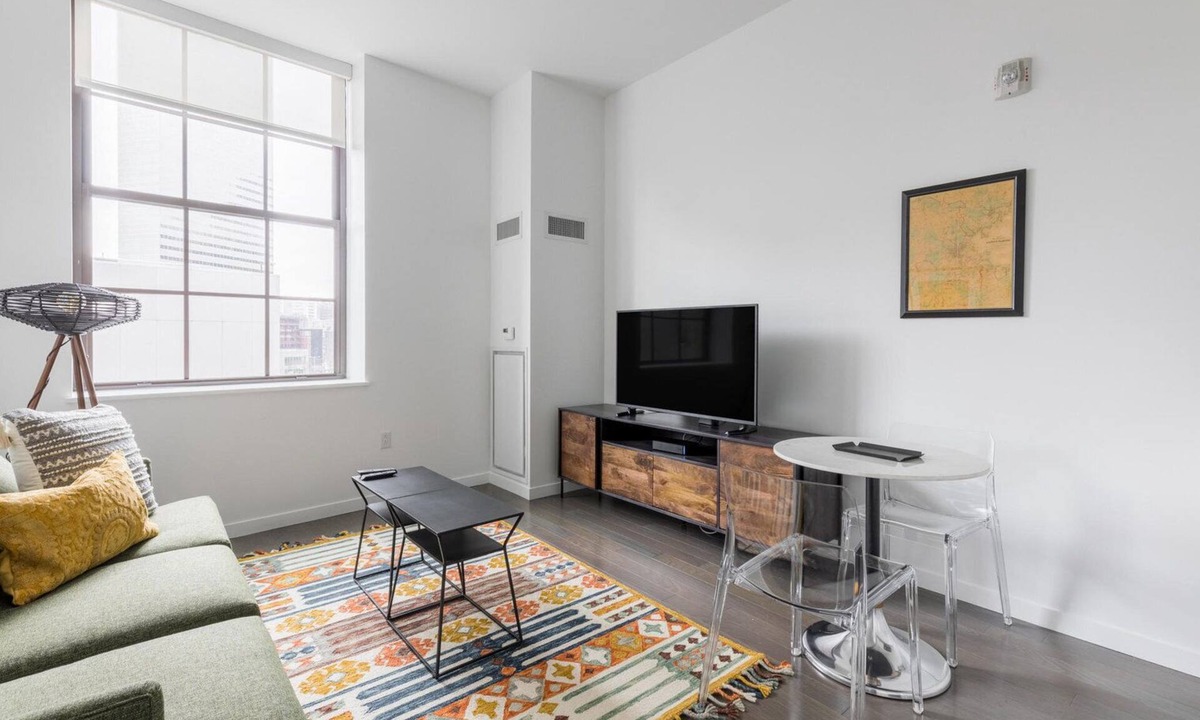Boston Financial District Apartment | Roomy Downtown Studio w/Gym & Laundry, nr Shopping, by Blueground