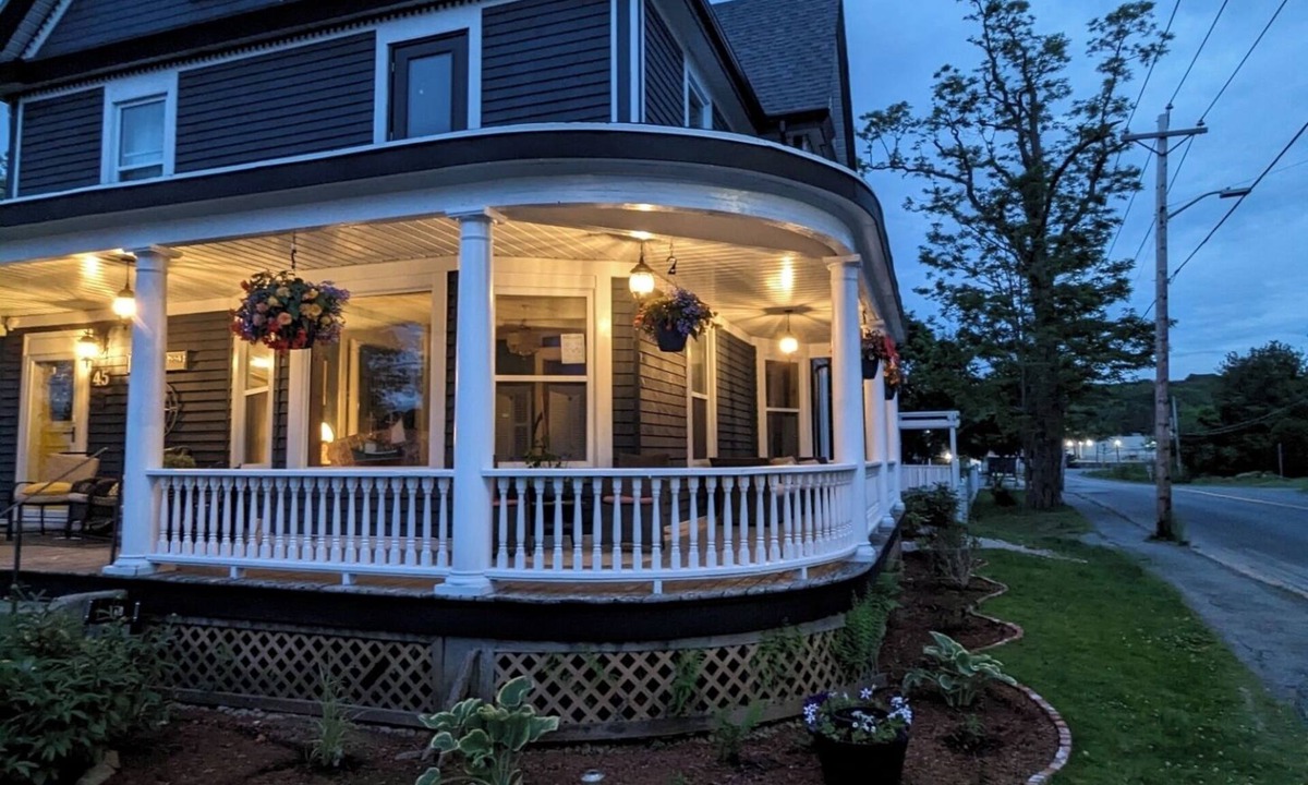 Lunenburg Bed & Breakfast | Rose & Thistle Bed & Breakfast