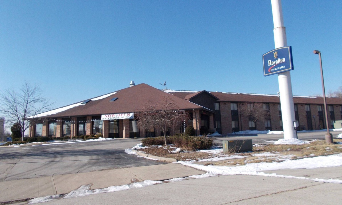 Wilmington Hotel | Royalton Inn and Suites Wilmington