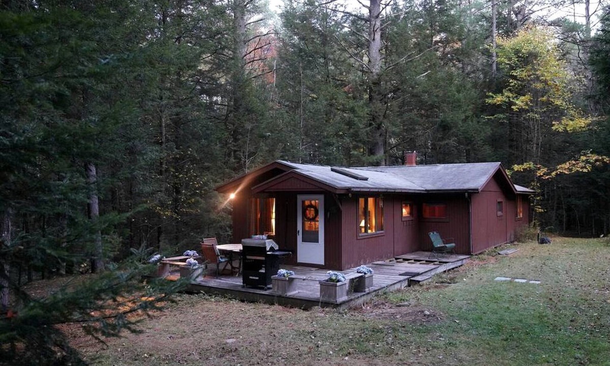 Woodsville Cabin | Rustic Pet-Friendly Bliss: Cabin Retreat in the White Mountains, NH