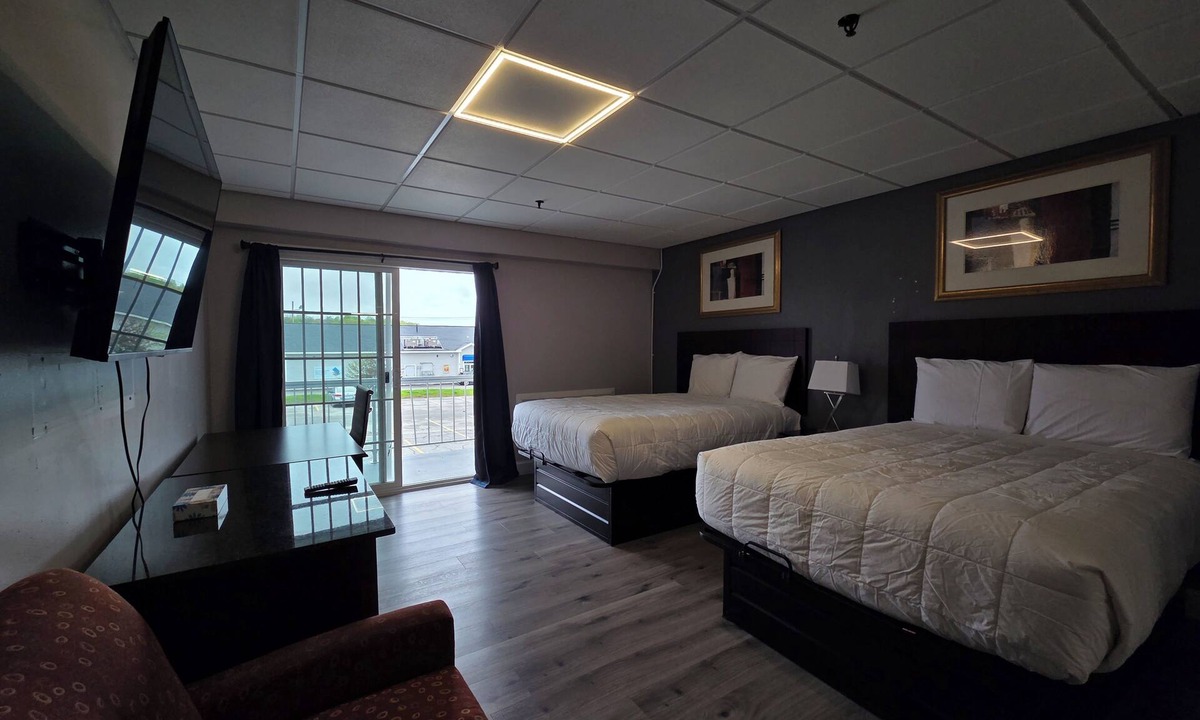 Auburn Hotel | Saffron Inn