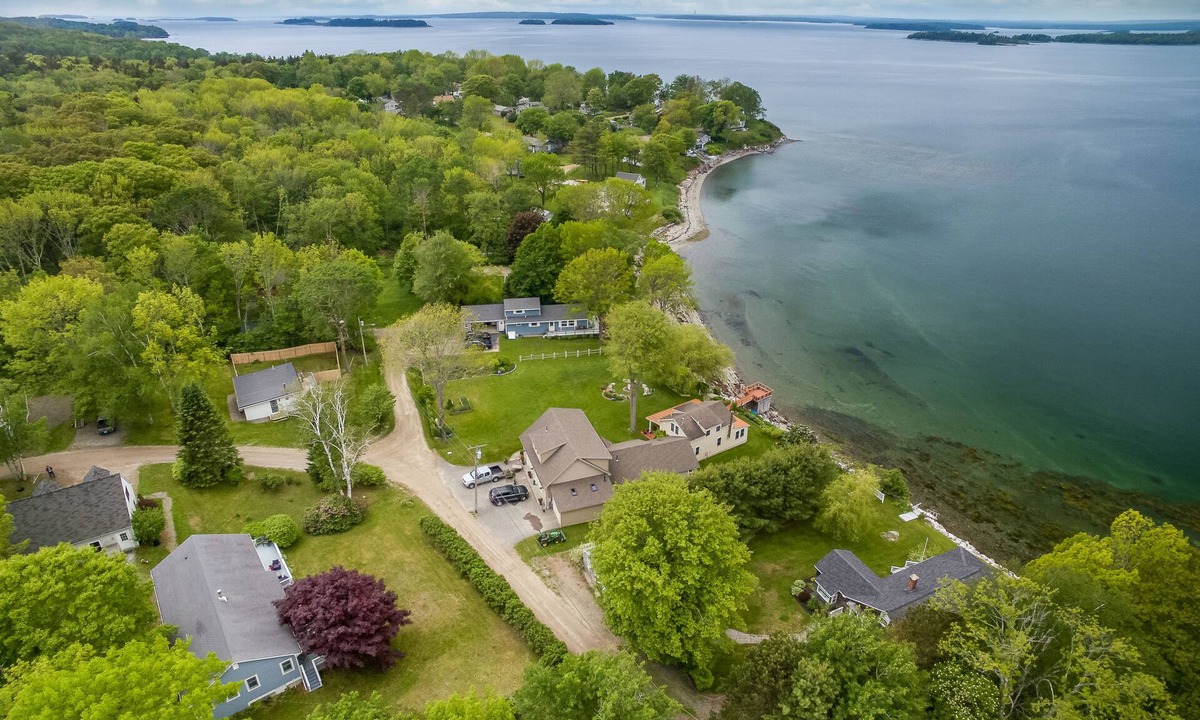 Mid-Coast and Islands House | Sand Dollar - Dog-friendly, Steps to the Ocean, Stunning Sunsets