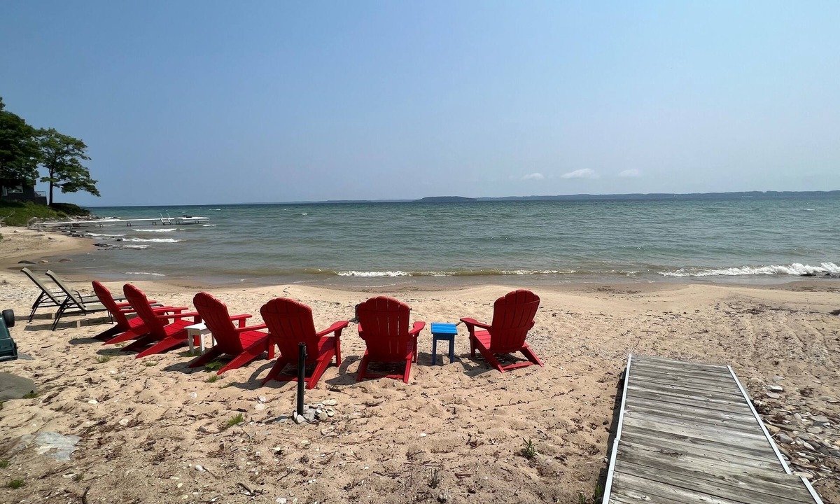 Traverse City House | Sandy Beach on West Grand Traverse Bay. Dog ok. Fire pit, kayaks. AC