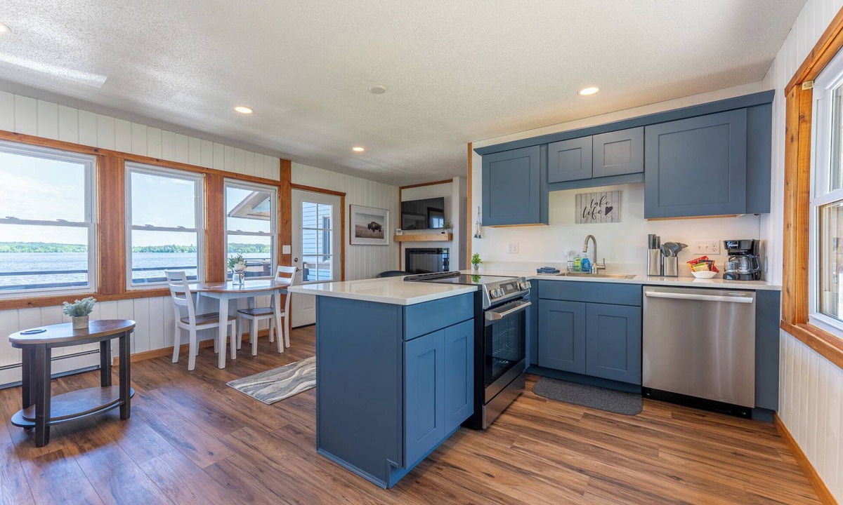 Ely Resort | Sandy Point Resort Suit, amazing 365 Lakeview