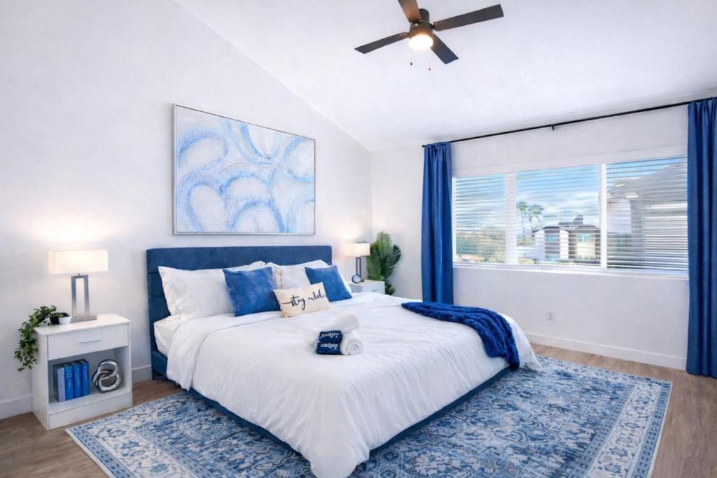 Camelback East House | Sapphire Leaf- Luxury 3BR- Pool, King Beds, Spacious, Quiet, Garage, Close to Airport and OldTown