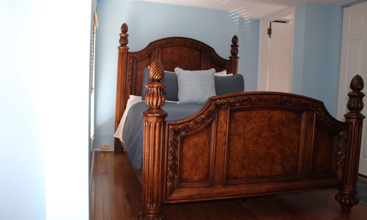 Allegheny-West Hotel | Sardinia -Villagio Hotel ★WALK to STADIUM ★FREE PARKING