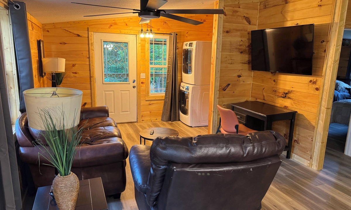 Pittsburg Cabin | Sassafras A - a cozy 2-bedroom cabinesque in charming East Bernstadt