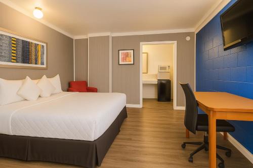Hennessey Hotel | Sawmill Lodges Motel