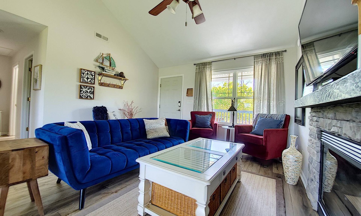 Taylorsville House | Seabiscuit 5- Relax And Kick Back with private Hot Tub and communal Pool