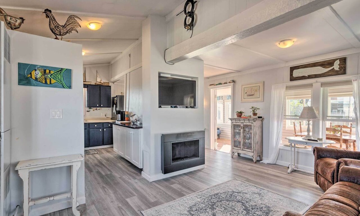 Matunuck Cottage | Seaside SK Getaway: Steps to Matunuck Beach!