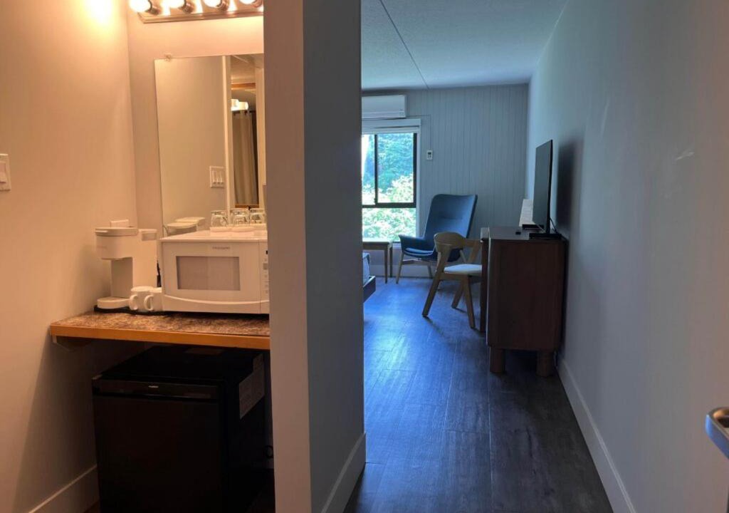 Downtown Hotel | Sechelt inn