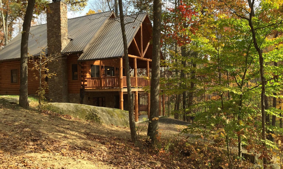 Warsaw Cabin | Secluded 3-bedroom cabin on 42 wooded acres with fishing pond, AC, WiFi