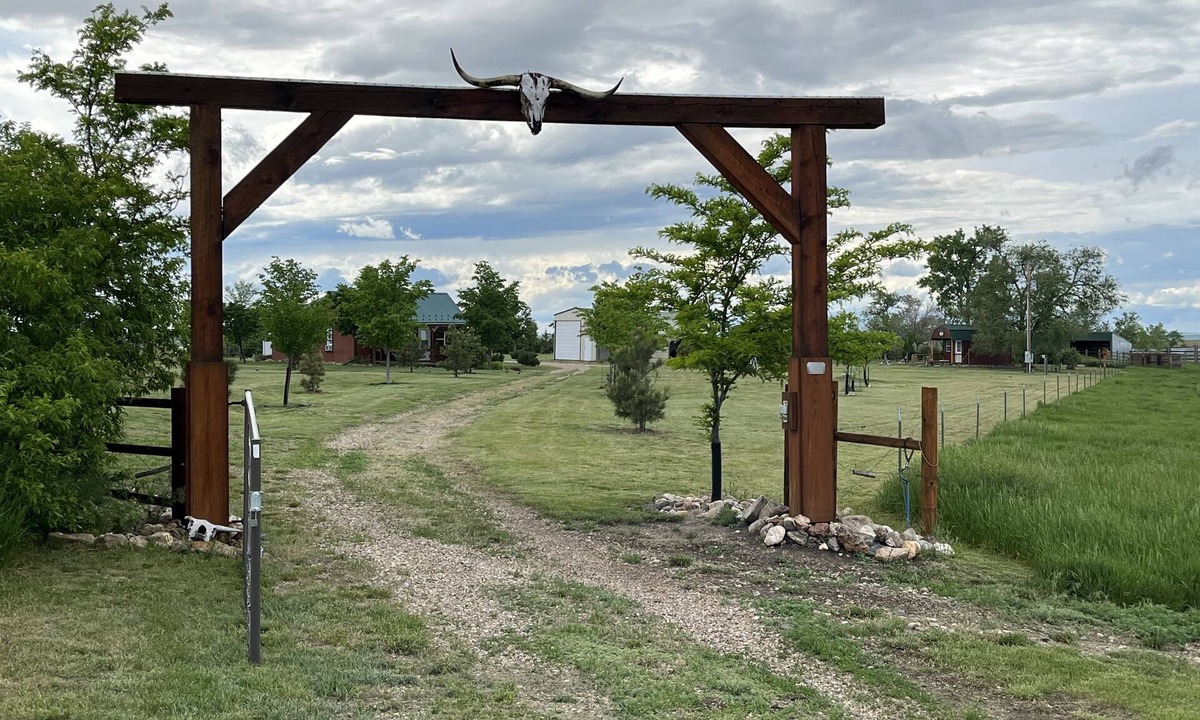 Scenic House | Secluded Badlands Ranch, dark skies, starry nights