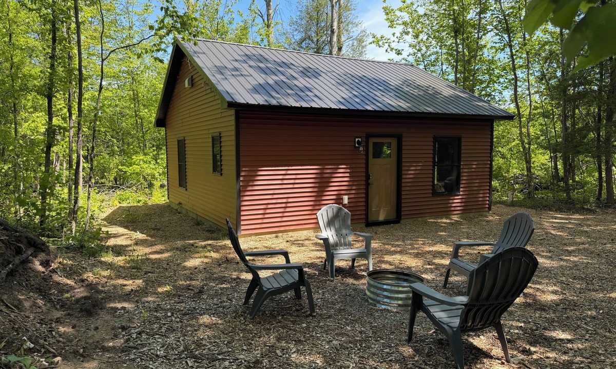 Petoskey Cabin | Secluded cabin on the trails- cabin #1