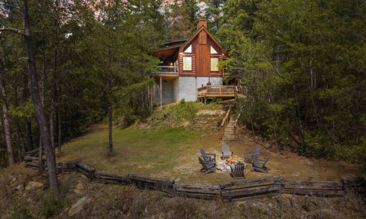 Zoe Cabin | Secluded Cliffview Cabin with Amazing View & Hot Tub, Nestled on 4 Private Acres