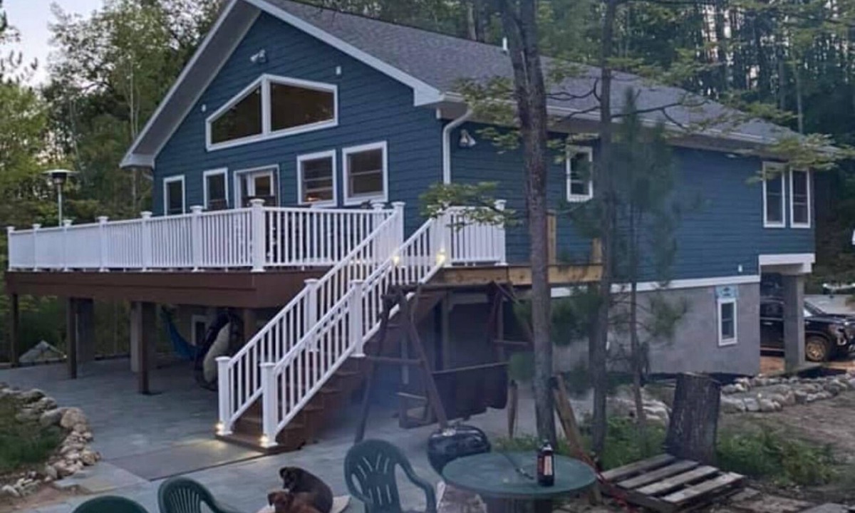 Millersburg Cabin | Secluded Lake house on 2.5 Acres with boat dock and public launch - sleeps 10