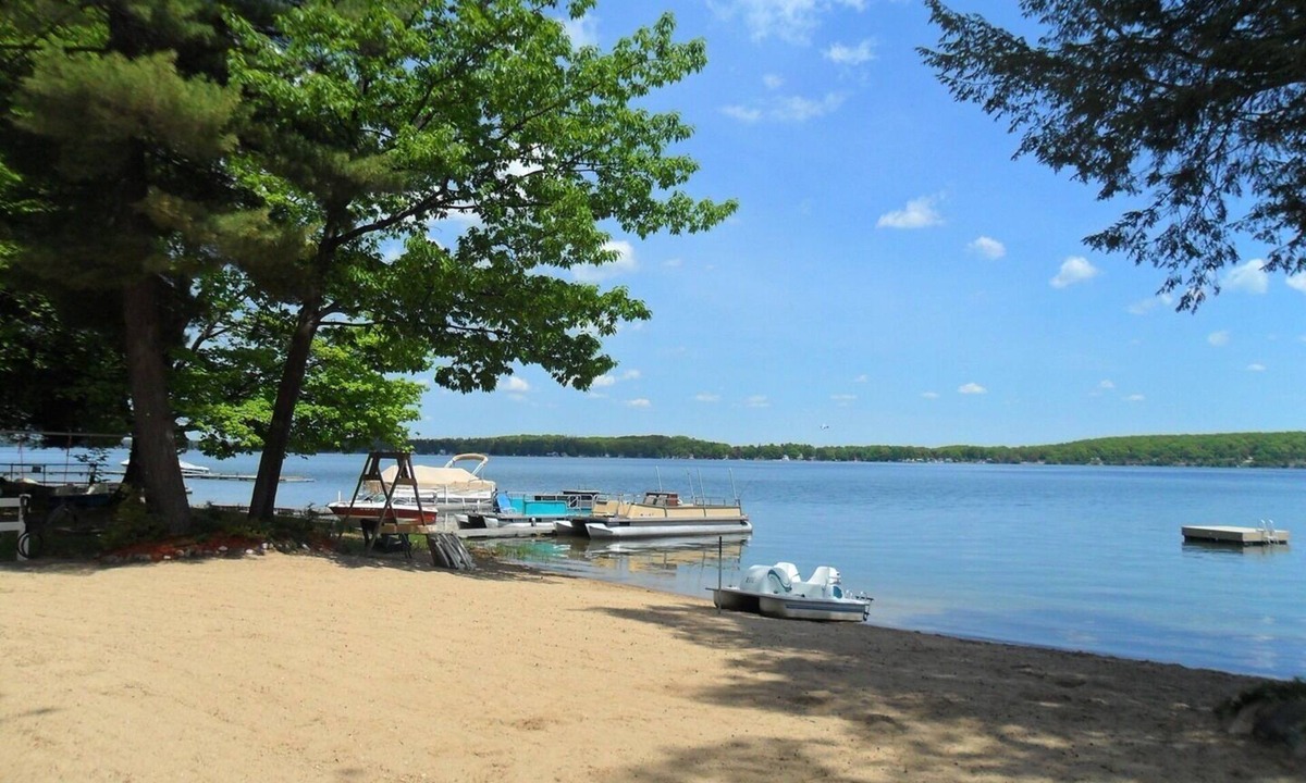 Gaylord Cabin | Secluded Log Home Getaway in Gaylord with Private Lake Access