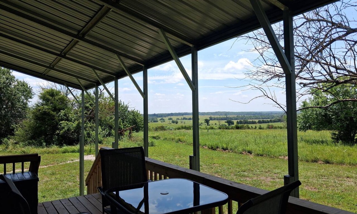 Centerville House | Secluded Prairie Retreat