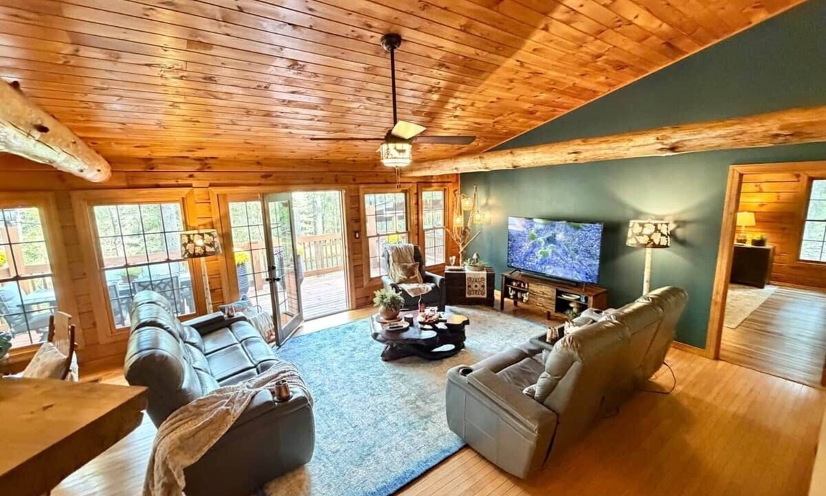 Logan House | Secluded Rustic-Chic Cabin/3BR/2BA/Hocking HIlls