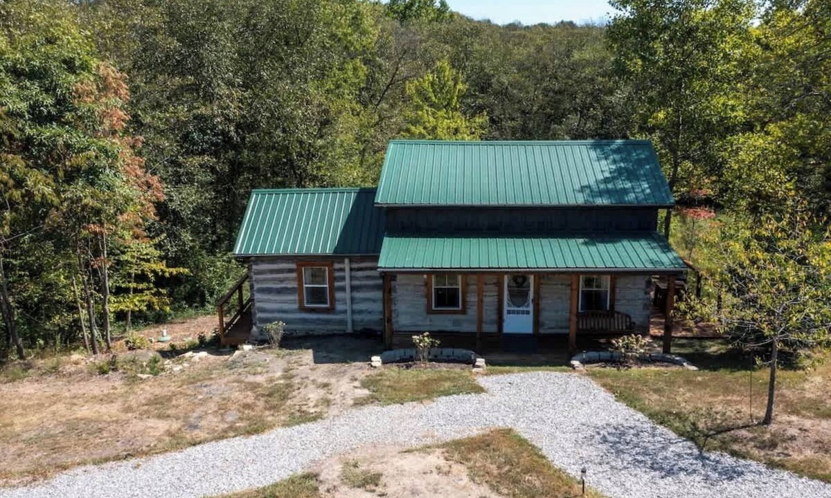 McArthur Cabin | Seclusion Hot Tub EV Charger Dog Friendly