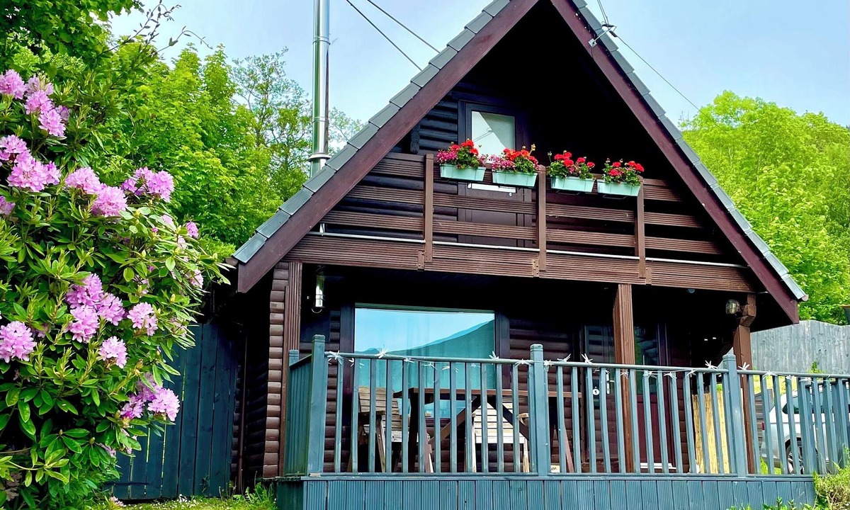 Lochearnhead Ski Chalet | Self Catering Holiday Chalet in Lochearnhead, Mountain and Loch Views, Log Fire