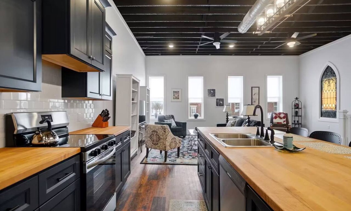 Deshler Apartment | Serene 1750 Sq Ft Loft Luxury Apartment