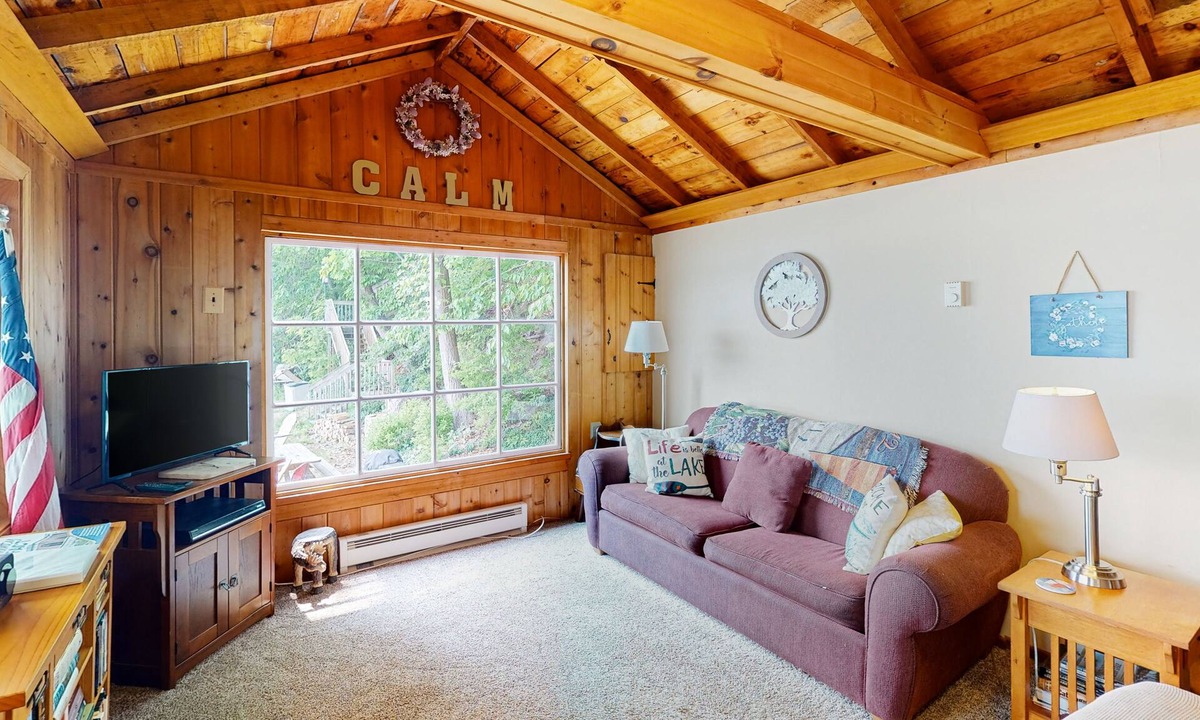 Town of Jerusalem Cottage | Serene 2BR Cottage on 180ft of Private Keuka Lakefront
