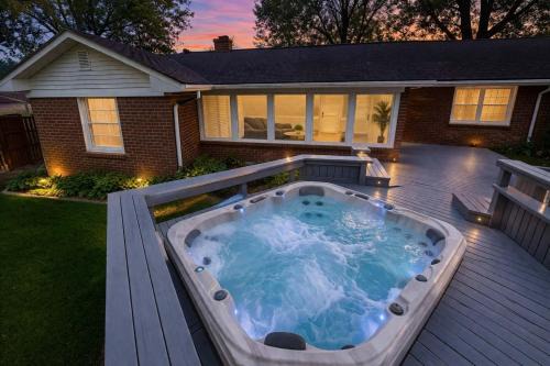 Ivy Hills House | Serene Ivy Hills Home with Hot Tub & Screened Porch-Family Friendly