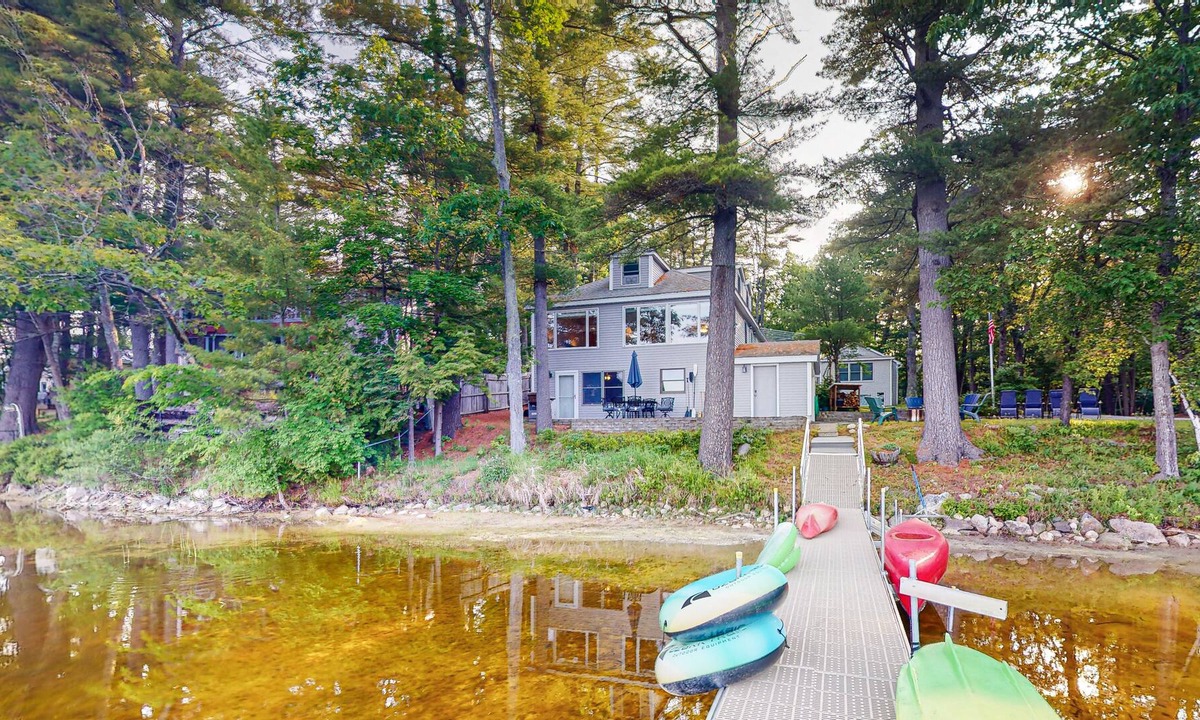 Poland House | Serene Lakeside Retreat with Endless Amenities